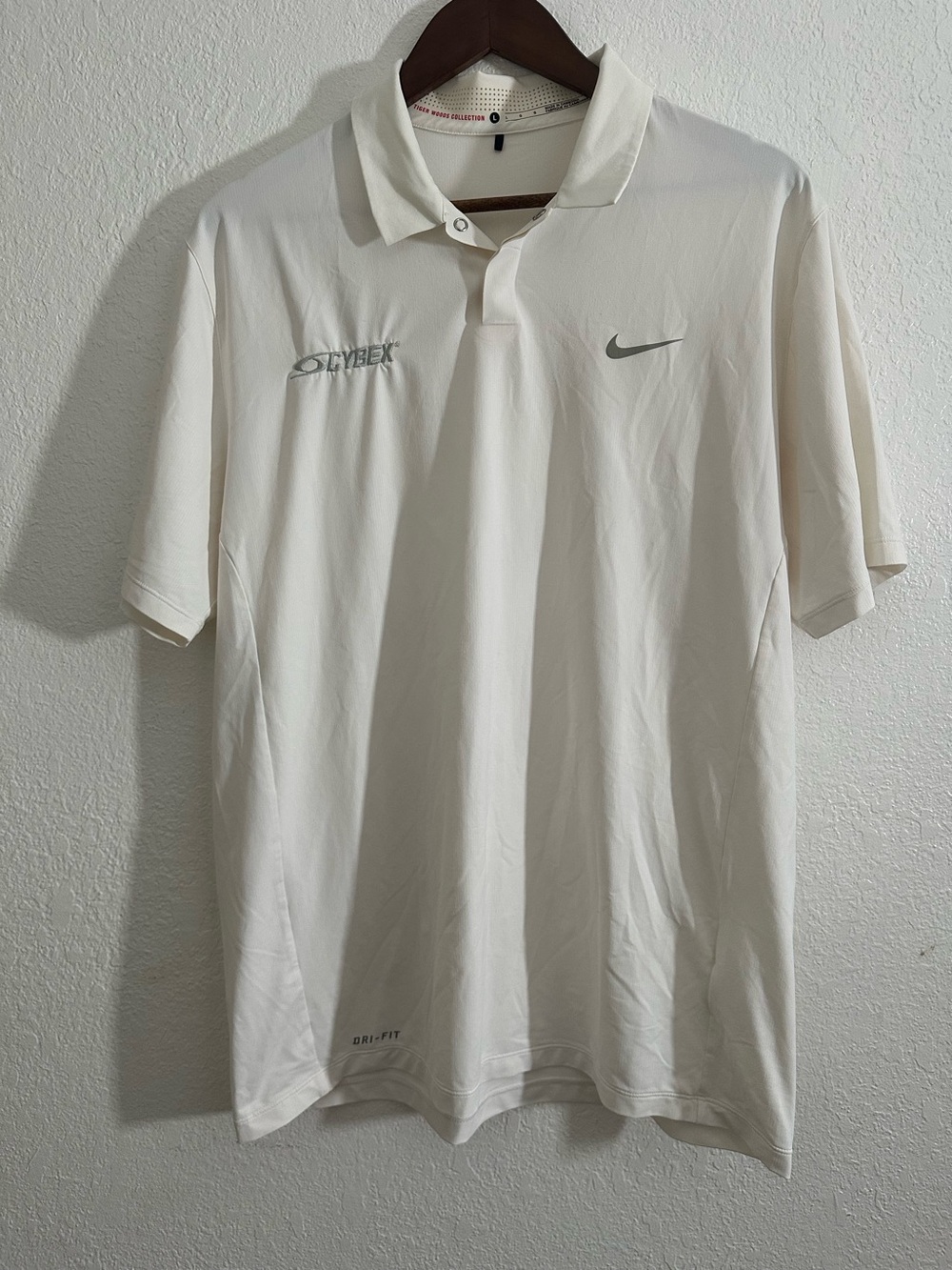 Tiger Woods Collection Dri-Fit Nike Golf Shirt Size L
Embroidered Cybex patch